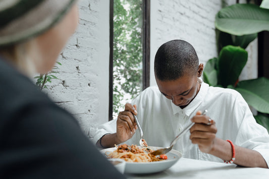 Cibi da Evitare: Alimenti Che Possono Macchiare in Modo Permanente i Vestiti