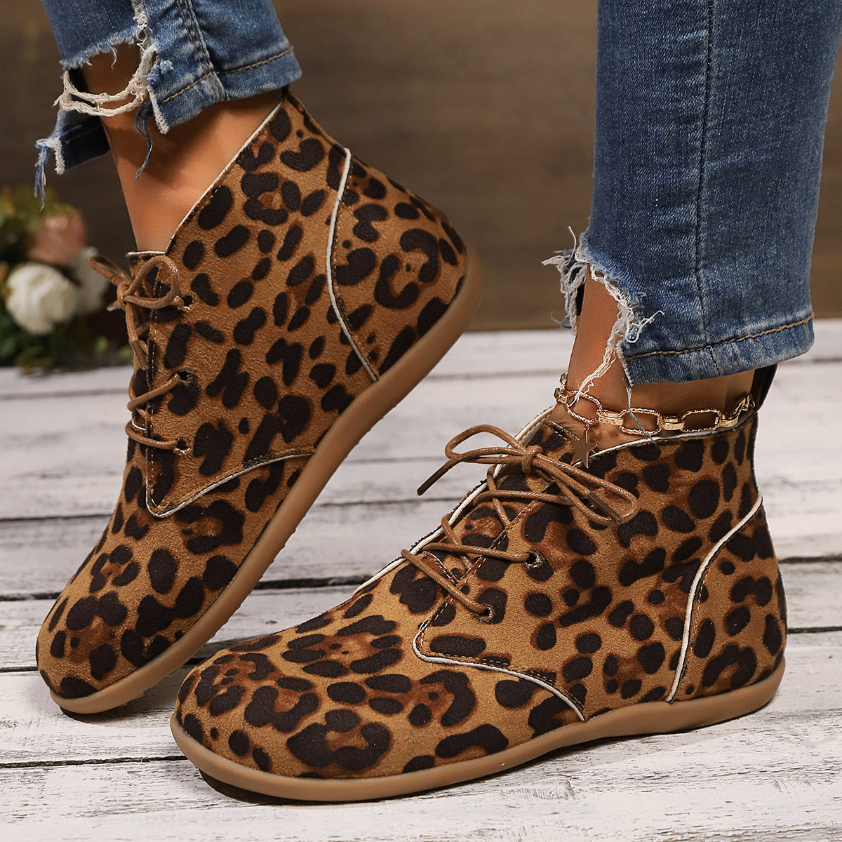Scarpe Leopardate Con Lacci