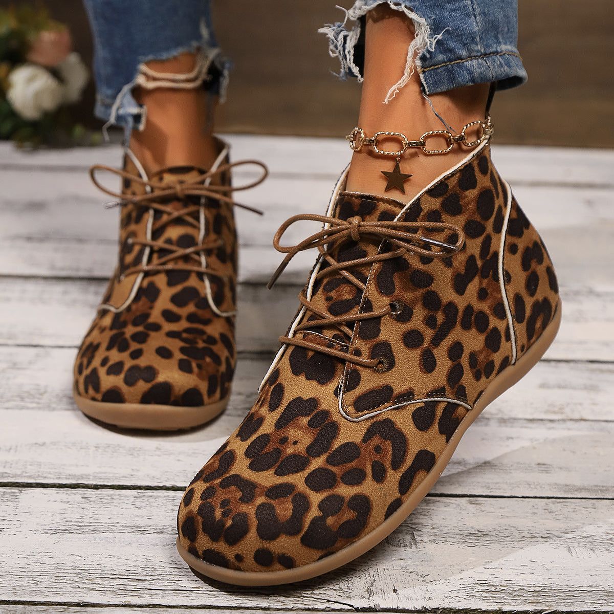 Scarpe Leopardate Con Lacci