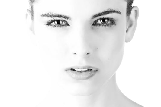 llumina la Tua Bellezza: Guida Completa per Dare Luce al Viso Femminile con il Makeup